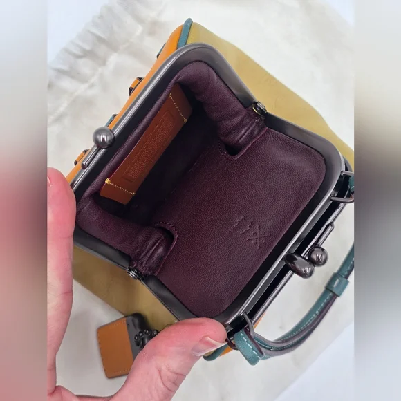 š„RAREš„Coach 1941 Double Kisslock Frame 23 W/ Links Goldenrod Multi - Picture 12 of 16